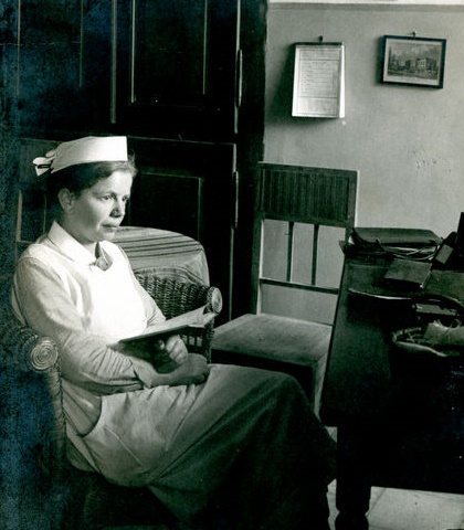 האחות זלמה מאייר, שהייתה אחות ראשית בבית החולים 'שערי צדק' משך יותר מחמישים שנה
