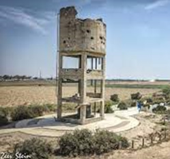 מגדל המים המופגז של בארות יצחק הישנה, צילום: זאב שטיין