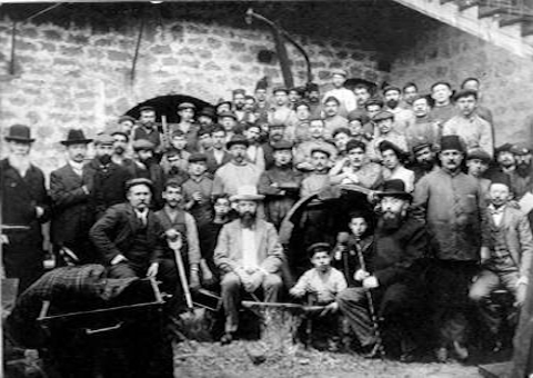 ליאון שטיין ופועלי בית החרושת ביפו עם זלמן לבונטין ודוד וולפסון