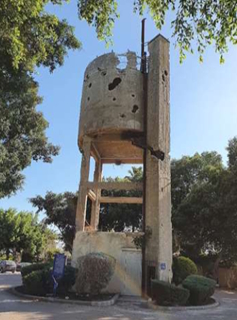 מגדל המים המצולק של נגבה שמשמש אנדרטה לעמידת הגבורה של הקיבוץ בתש"ח