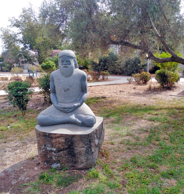 פסל בודהא בגן ציבורי בקיבוץ, ועדת התכנון אישרה הצבתו, הוועד המקומי לא התנגד