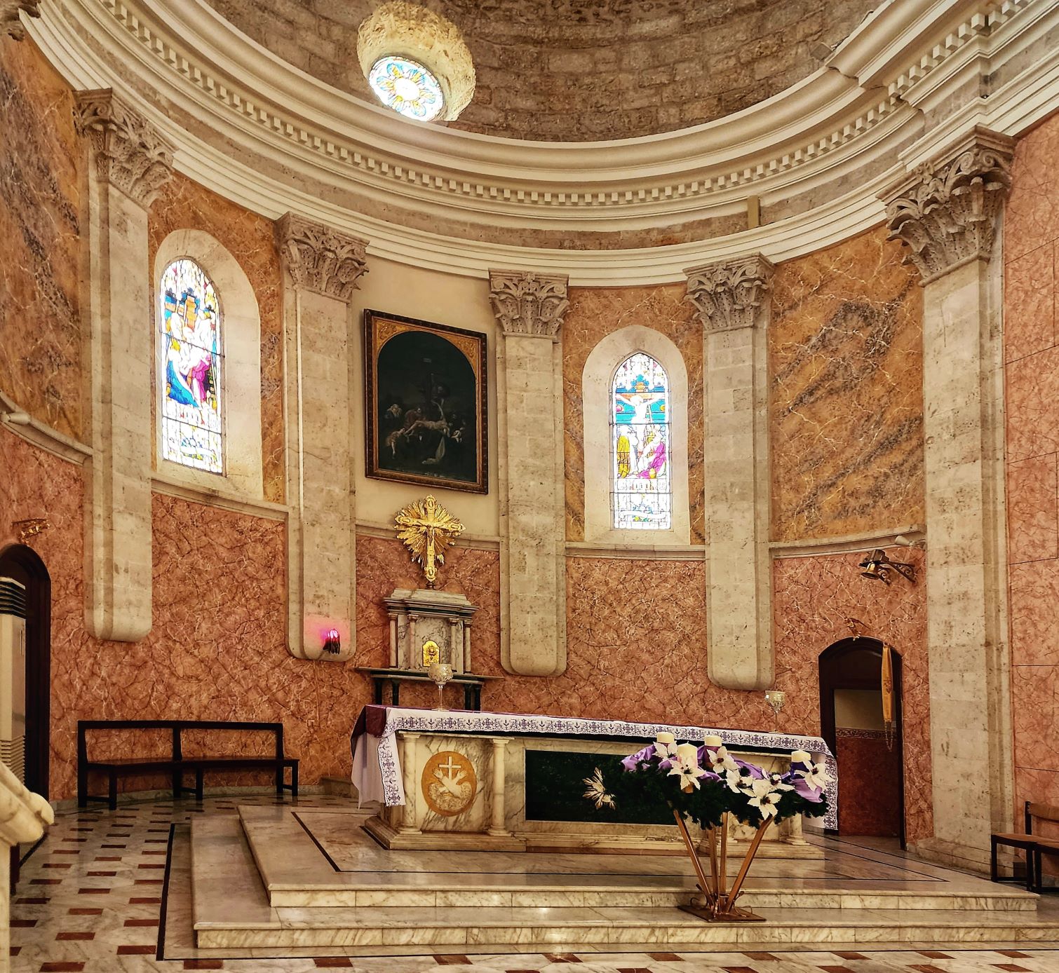 הכנסיה הפרנציסקנית - מראה מבפנים